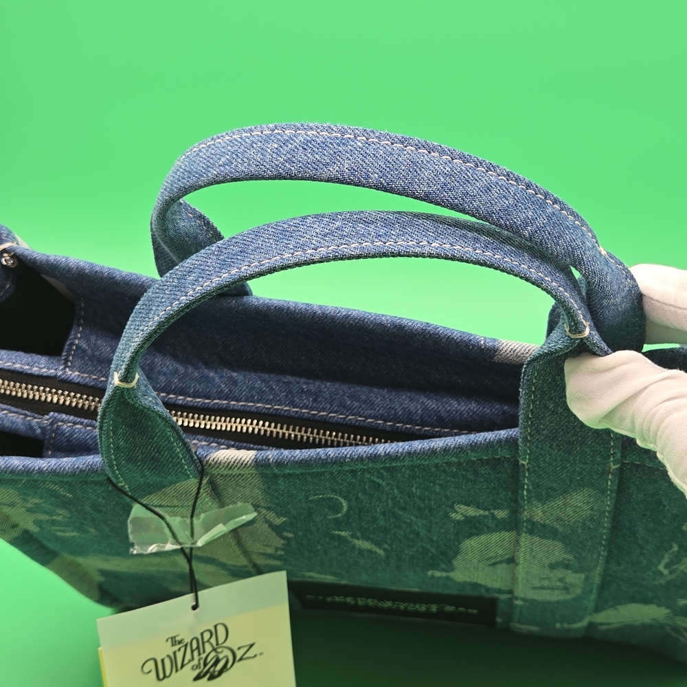 Marc Jacobs Dorothy And Friends The Tote Bag Wicked For Good Wizard Of Oz 2025 - Picture 6 of 6